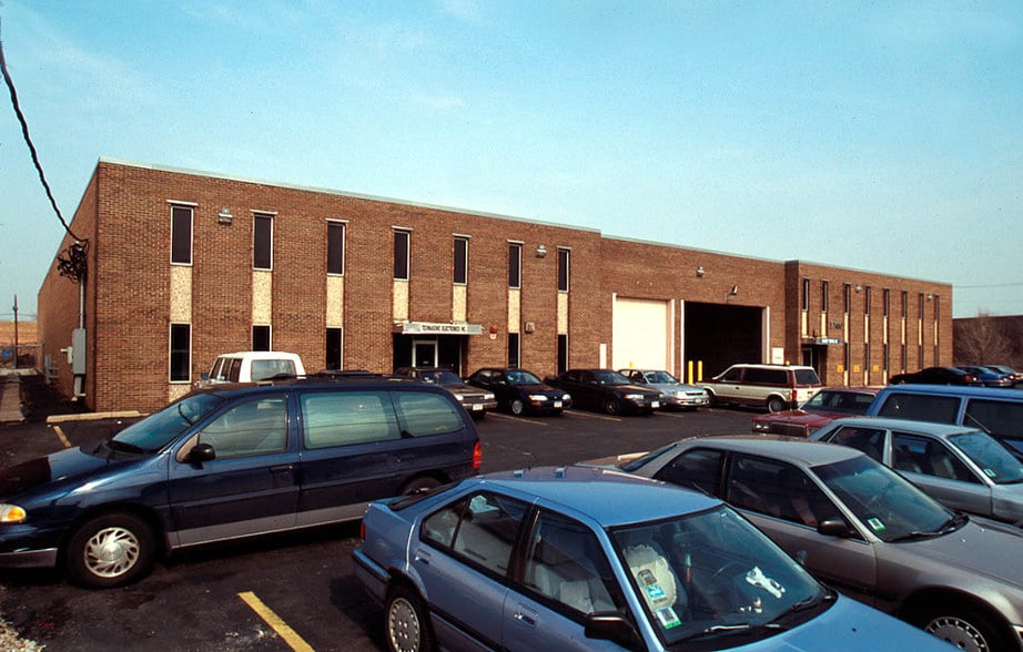 More Photos Of 3700 W Morse Ave, Lincolnwood Manufacturing For Lease