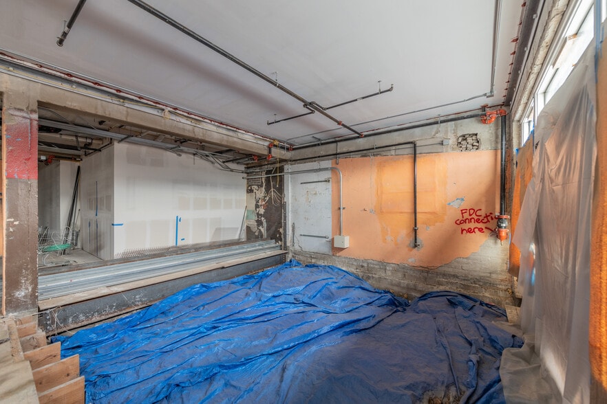 More Photos Of 1425 S Flores St, San Antonio Storefront Retail Residential For Sale