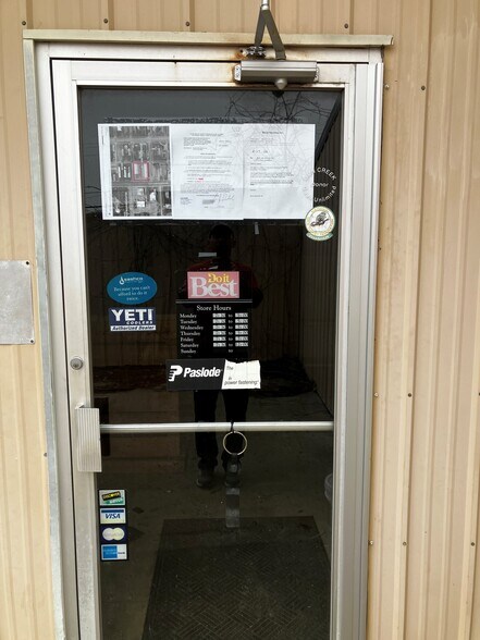 More Photos Of 221 N Main St, Benton Freestanding For Sale