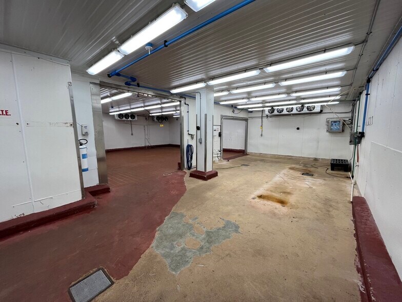 More Photos Of 30 Illinois Ave, Cincinnati Warehouse For Lease