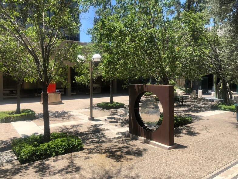 More Photos Of 1430 Truxtun Ave, Bakersfield Office For Lease