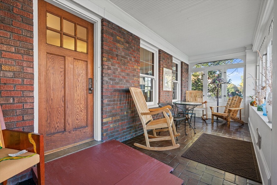 More Photos Of 2281 Swan Blvd, Milwaukee Office For Sale