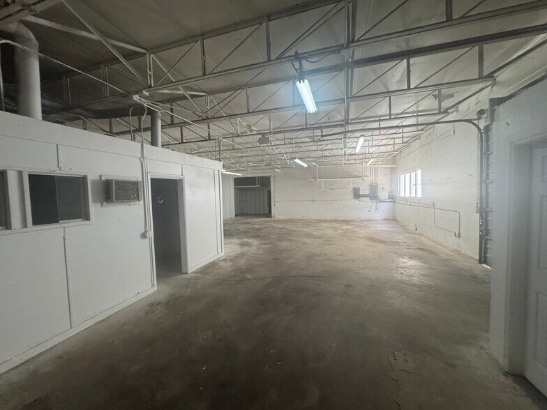 More Photos Of 14020 NW 19th Ave, Miami Warehouse For Lease