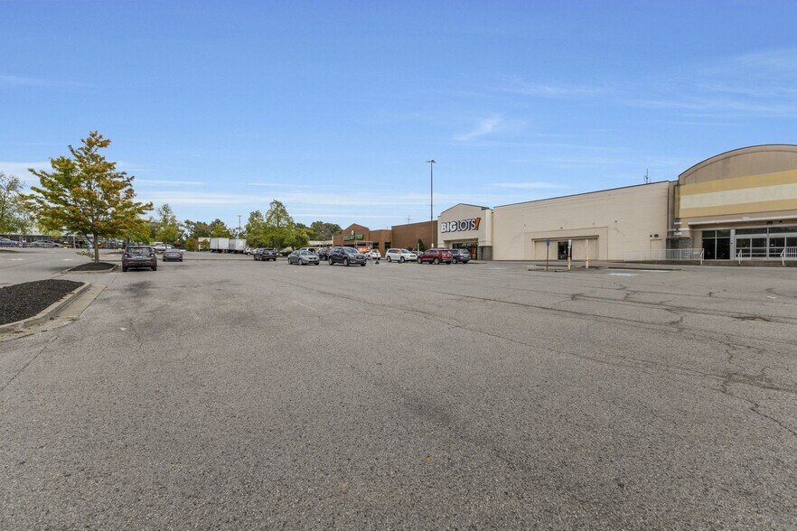 More Photos Of 5560 Nolensville Pike, Nashville Department Store For Lease