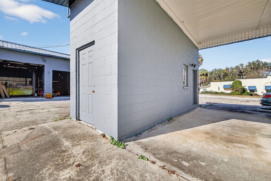 More Photos Of 20700 9th St, McIntosh Service Station For Sale