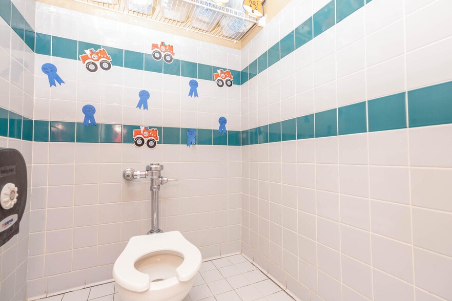 More Photos Of 2081 Mesa Valley Way, Austell Specialty For Sale