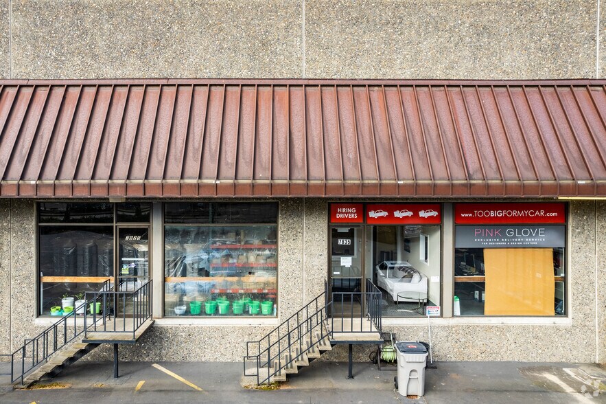 More Photos Of 7805-7895 SW Hunziker St, Tigard Distribution For Lease