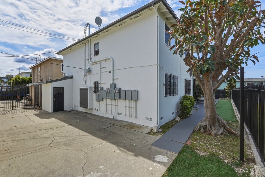 More Photos Of 3213 Bartdon Ave, Inglewood Apartments For Sale