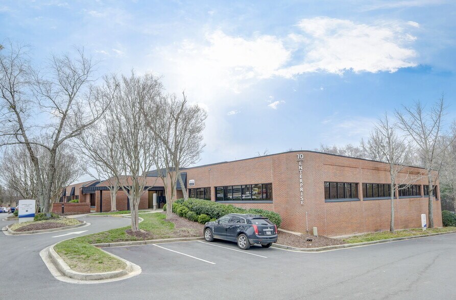 More Photos Of 10 Enterprise Blvd, Greenville Medical For Lease