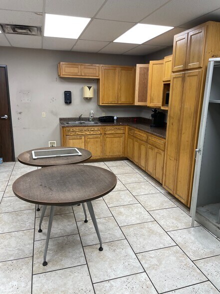 More Photos Of 586 County Road 429, Pleasanton Industrial For Sale