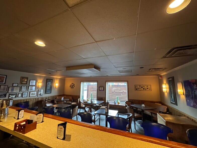 More Photos Of 572 2nd Ave, Troy Restaurant For Sale