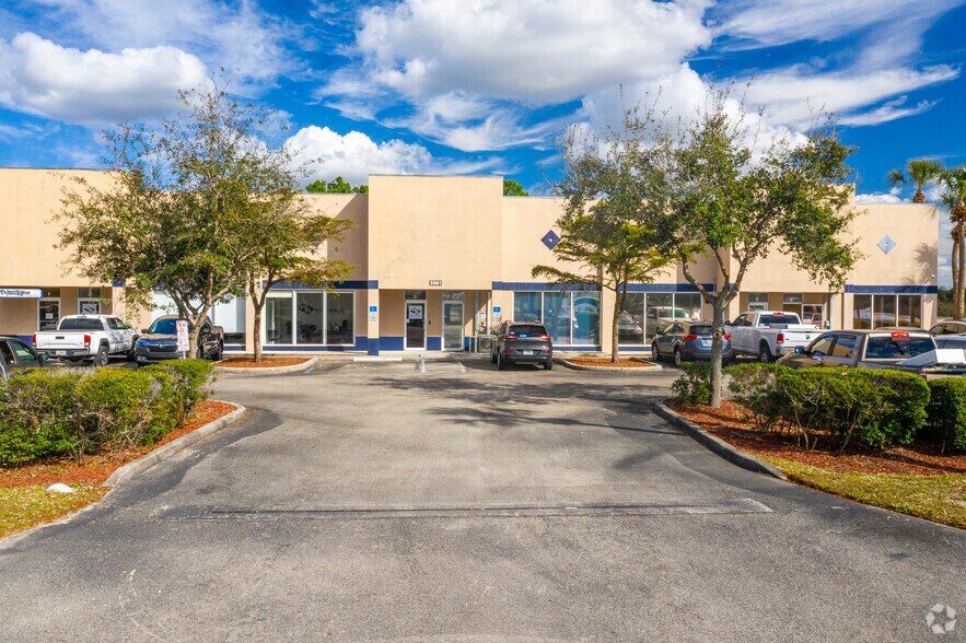 More Photos Of 5961 Northland Rd, Fort Myers Light Distribution For Lease