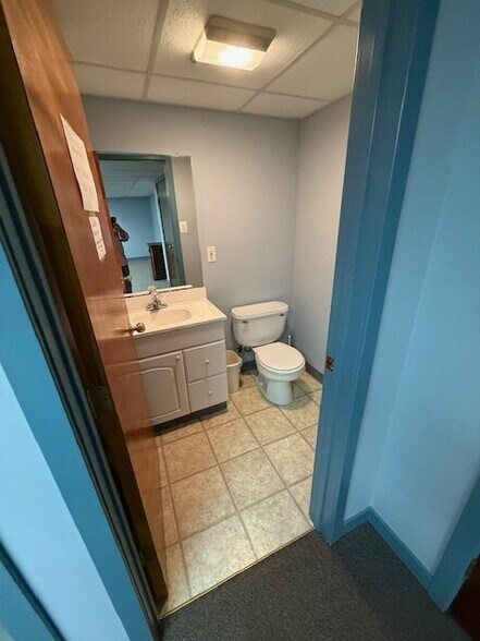 More Photos Of 105 Corporate Dr E, Langhorne Office For Sale