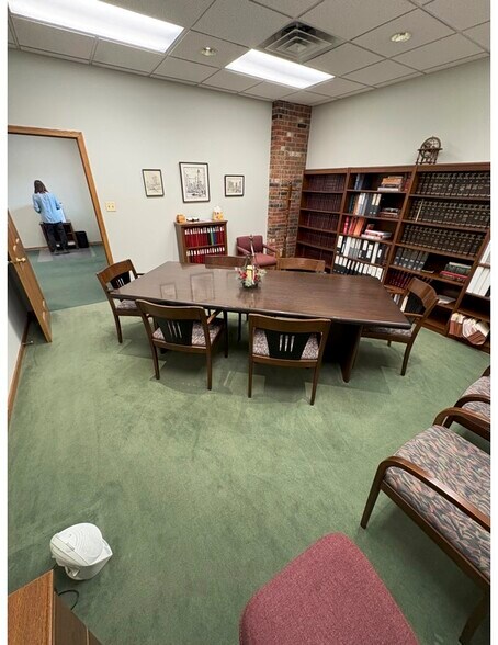 More Photos Of 3540 W 95th St, Evergreen Park Office For Sale