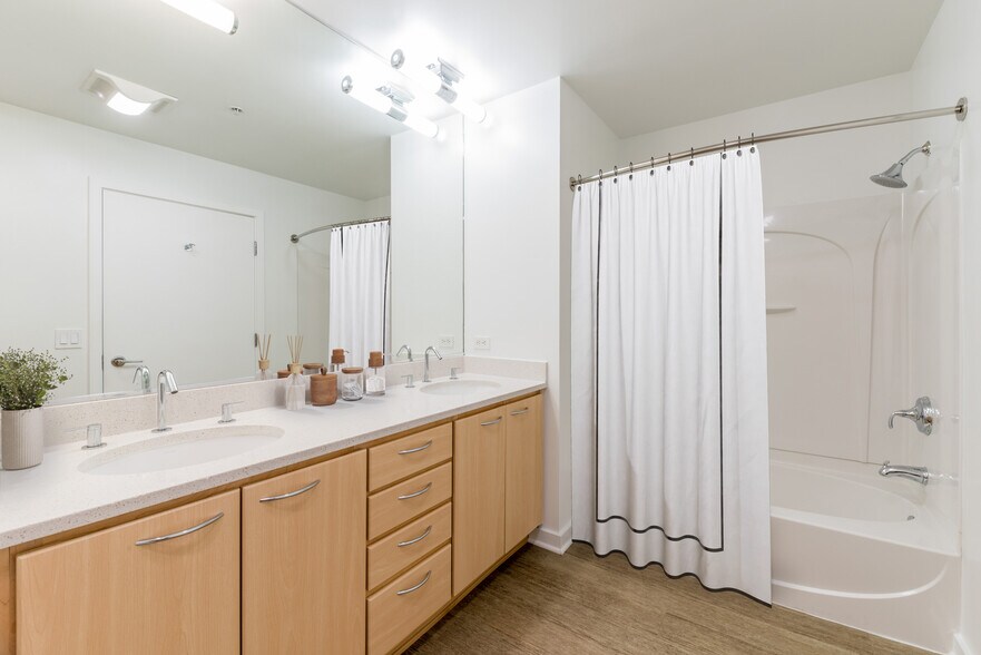 More Photos Of 100 Grand Ave, Oakland Apartments For Lease