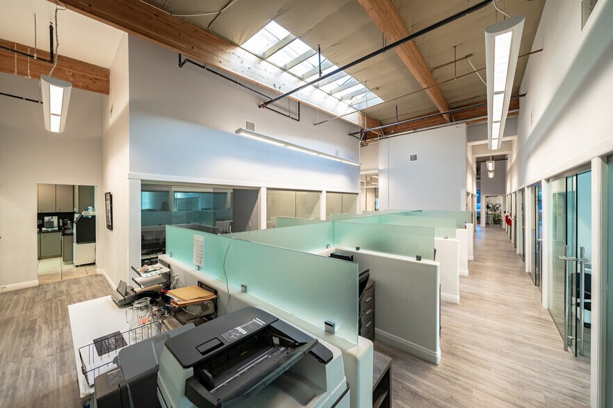 More Photos Of 90 Discovery, Irvine Office For Sale