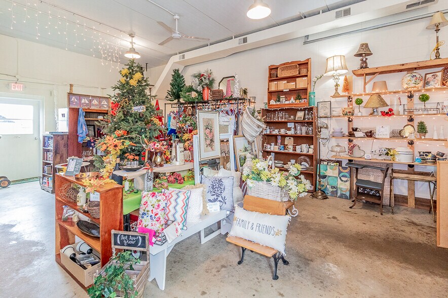 More Photos Of 185 E State St, Iola Storefront For Sale