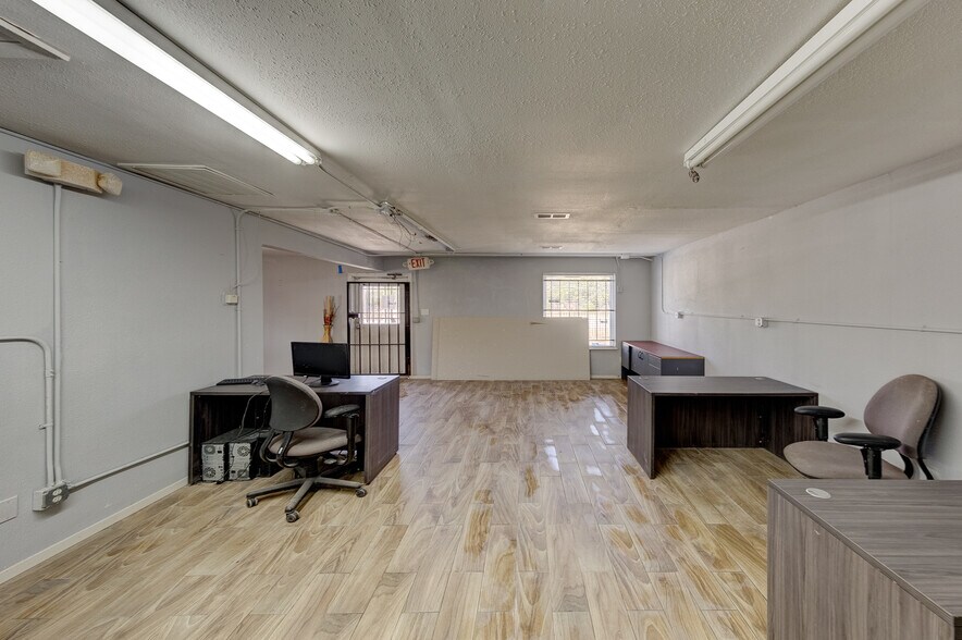 More Photos Of 8002-8004 Homestead, Houston Freestanding For Sale