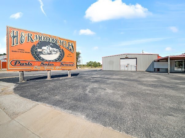 More Photos Of 908 W 3rd St, Big Spring Auto Dealership For Sale