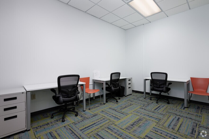 More Photos Of 516 W Friendly Ave, Greensboro Coworking Space