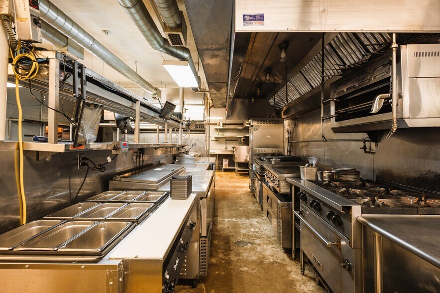 More Photos Of 151 River St, Elk Rapids General Retail For Sale