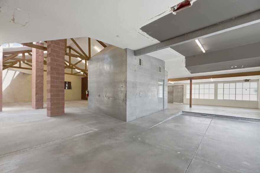 More Photos Of 3958 Ince Blvd, Culver City Loft Creative Space For Lease