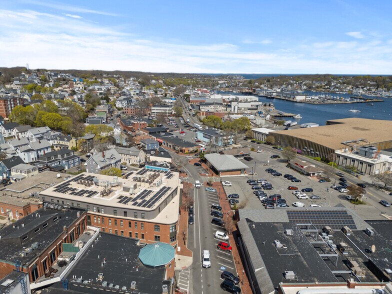 More Photos Of 206 Main St, Gloucester Apartments For Lease