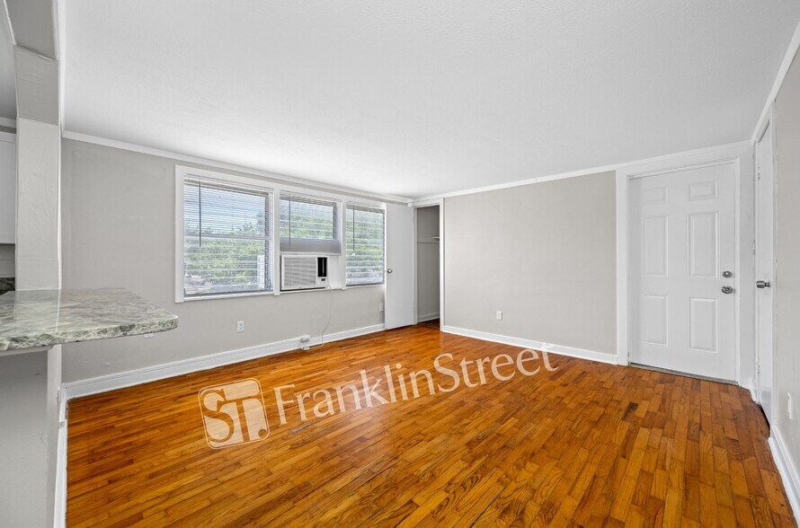 More Photos Of 935 15th St W, Bradenton Apartments For Sale