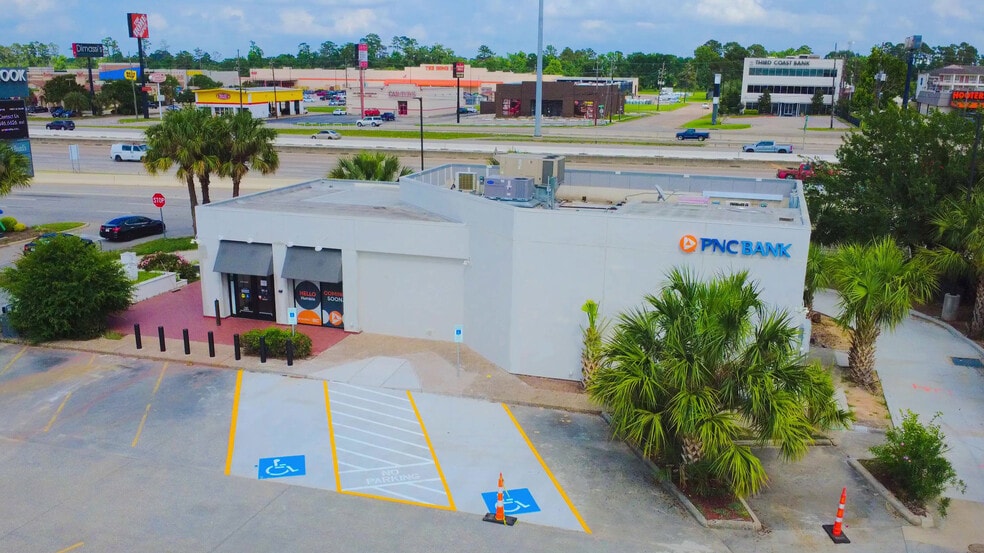 Primary Photo Of 20225 US-59, Humble Bank For Sale