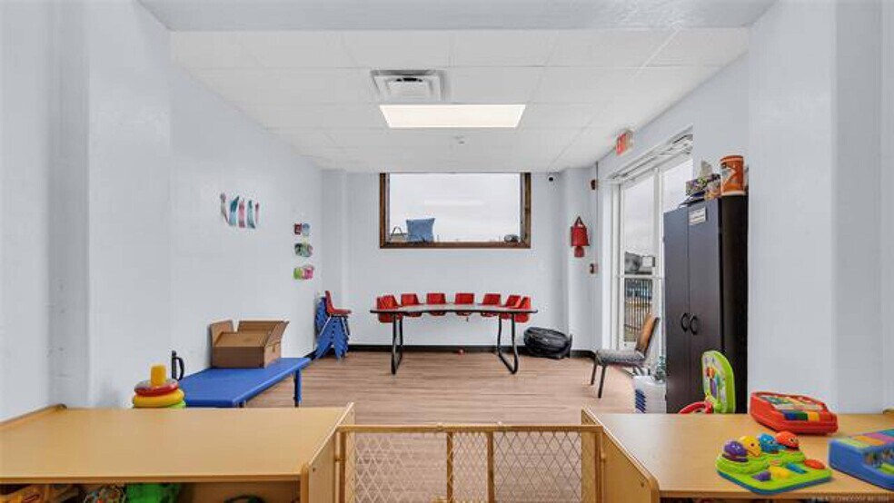 More Photos Of 4379 Highway 7 W, Sulphur Daycare Center For Sale