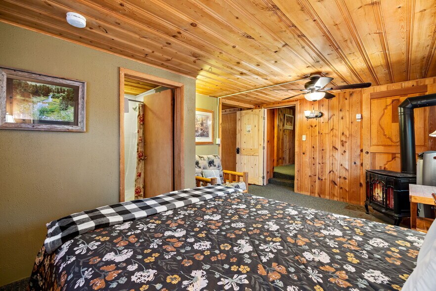 More Photos Of 140 Main St, Greer Specialty For Sale