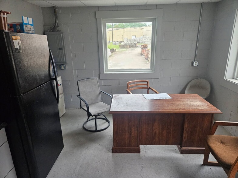 More Photos Of 32 Clark St, Greensburg Warehouse For Lease