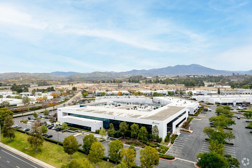 More Photos Of 2 Musick, Irvine Light Manufacturing For Lease