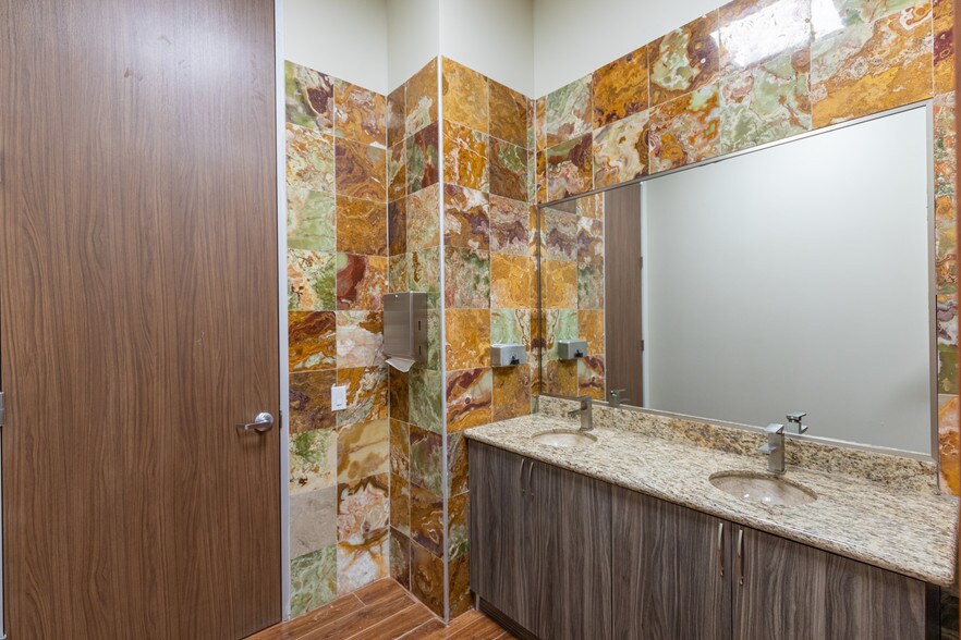 More Photos Of 16422 Stuebner Airline Rd, Spring Medical For Lease