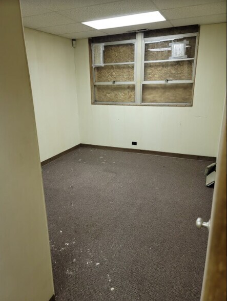 More Photos Of 1900 E Holland Ave, Saginaw Warehouse For Sale