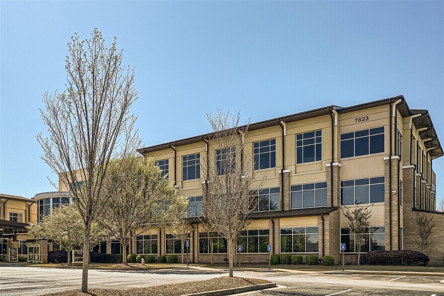 More Photos Of 7823 Spivey Station Blvd, Jonesboro Medical For Lease
