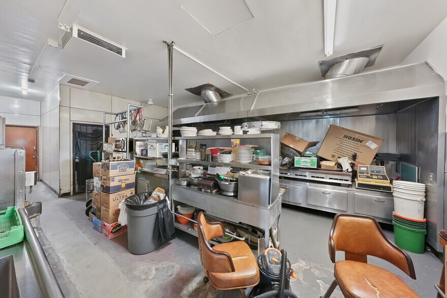 More Photos Of 44 N 19 1/2 Ave, Lemoore Restaurant For Sale