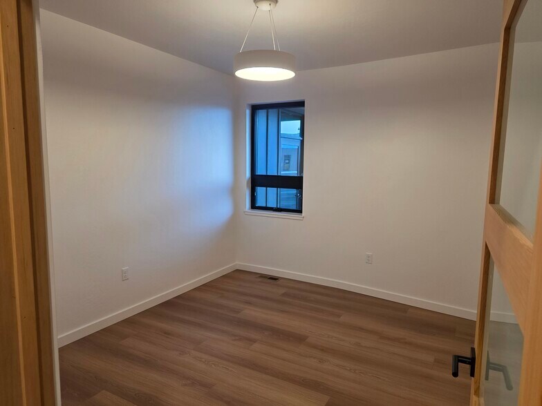 More Photos Of 3067 Cabernet Dr, Helena Office For Lease