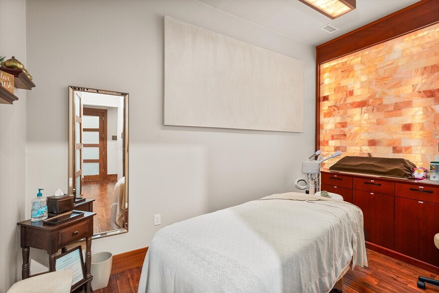 More Photos Of 241 Robinson St, Basalt Storefront For Sale