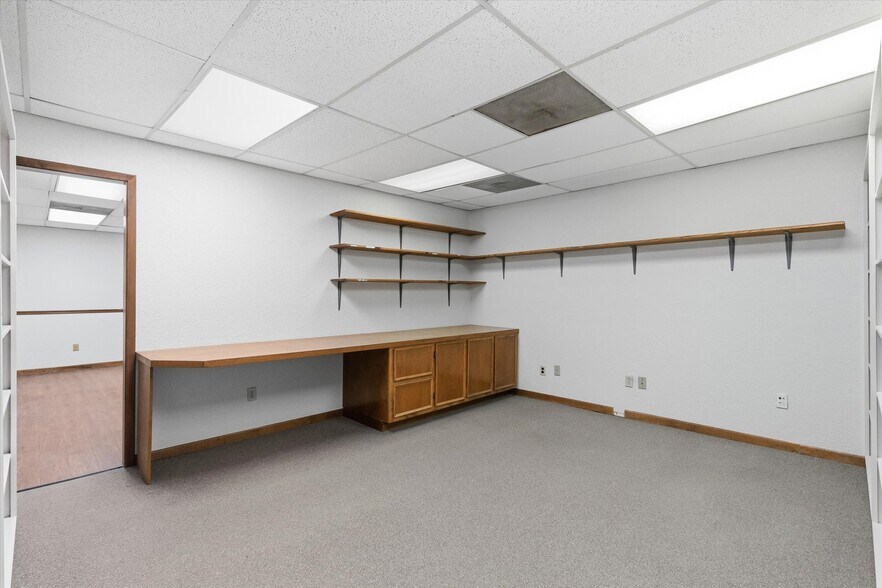 More Photos Of 321 Cheatham St, San Marcos Office For Sale