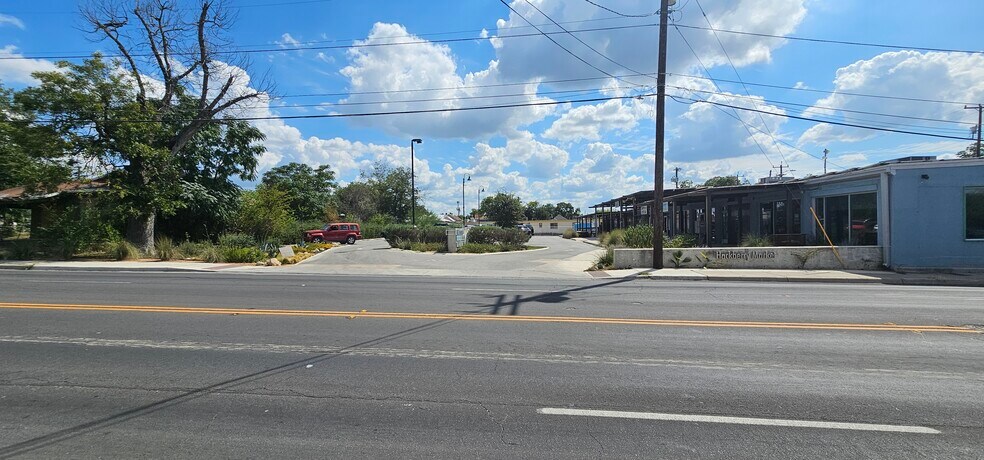 More Photos Of 1602 E Houston St, San Antonio Restaurant For Lease