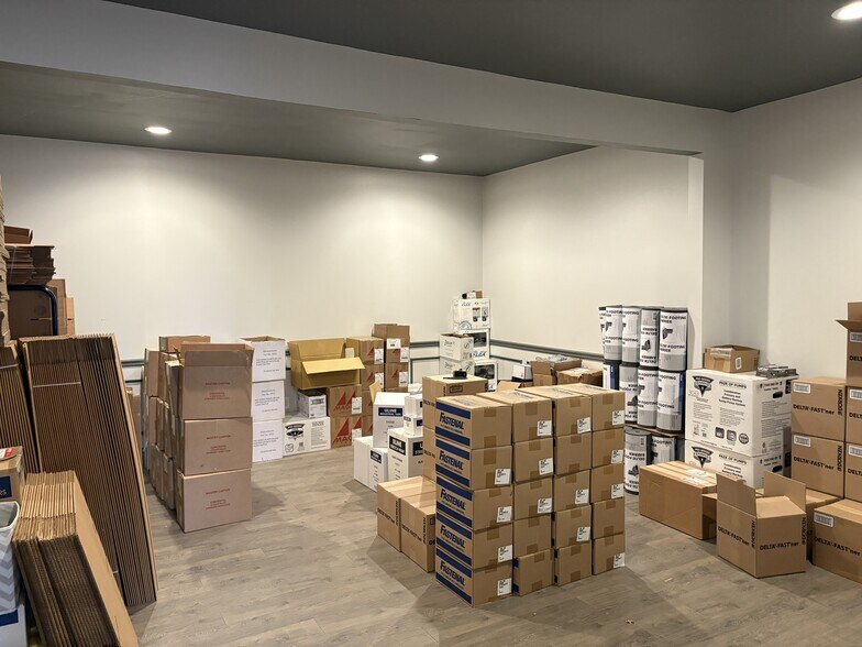 More Photos Of 1000 E Industrial Park Dr, Manchester Service For Lease