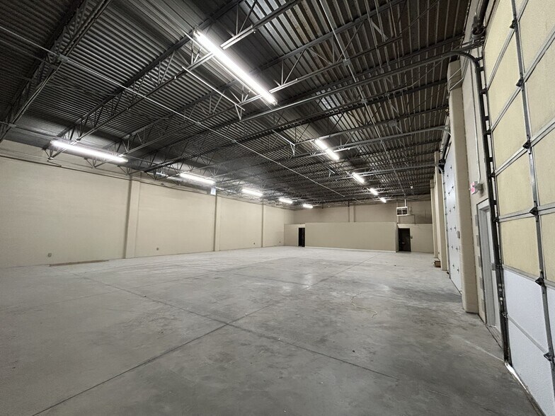 More Photos Of 5611 SW 38th St, Oklahoma City Warehouse For Sale