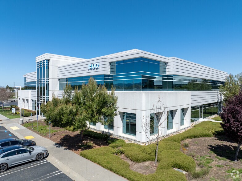 More Photos Of 1400 Bridge Pky, Redwood City Research And Development For Lease