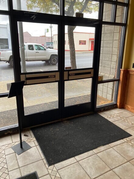 More Photos Of 206 N Main St, Ellensburg General Retail For Lease