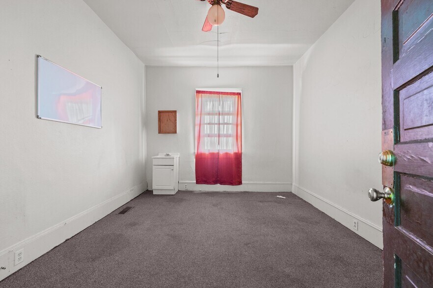 More Photos Of 421 Vine St, Eden Hotel For Sale