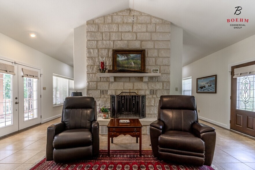 More Photos Of 50500 Interstate 10 W, Comfort Office For Sale