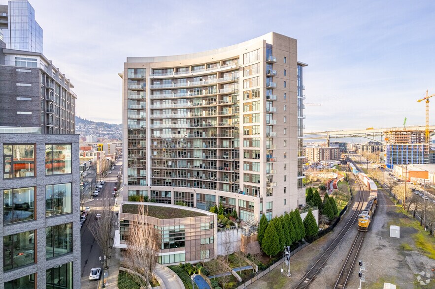 More Photos Of 949 NW Overton St, Portland Apartments For Sale