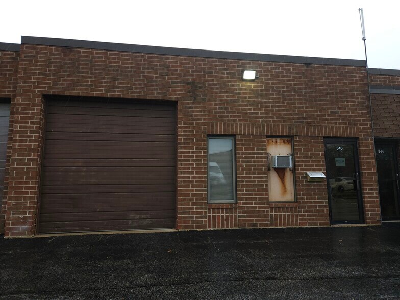 More Photos Of 840-876 N Ridge Ave, Lombard Warehouse For Lease