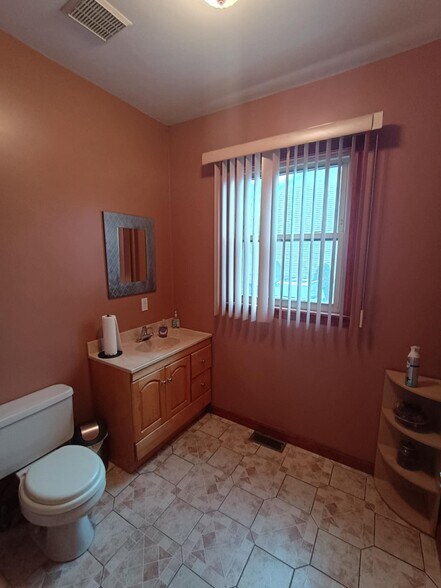 More Photos Of 25 Hamilton St, Saugus Storefront Retail Residential For Lease